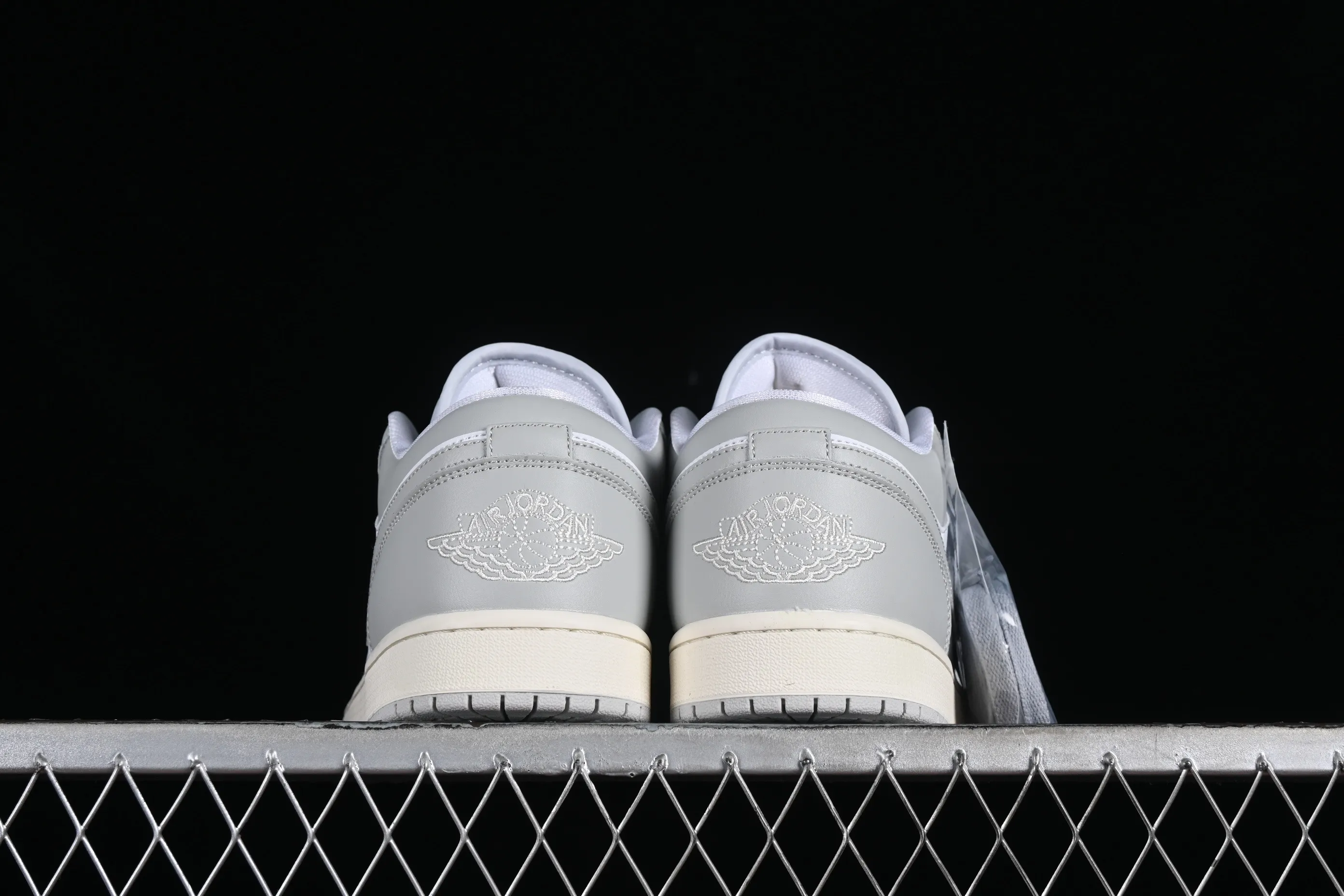 All categories Air Jordan Jordan series basketball shoes Air Jordan 1 Low Air Jordan 1 Low AJ1 Joe 1 white gray low-top cultural basketball shoes DC0774-103